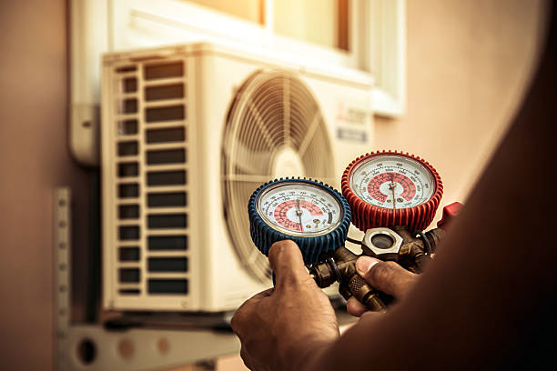 Professional Ductwork Repair technician working in Winnetka, CA